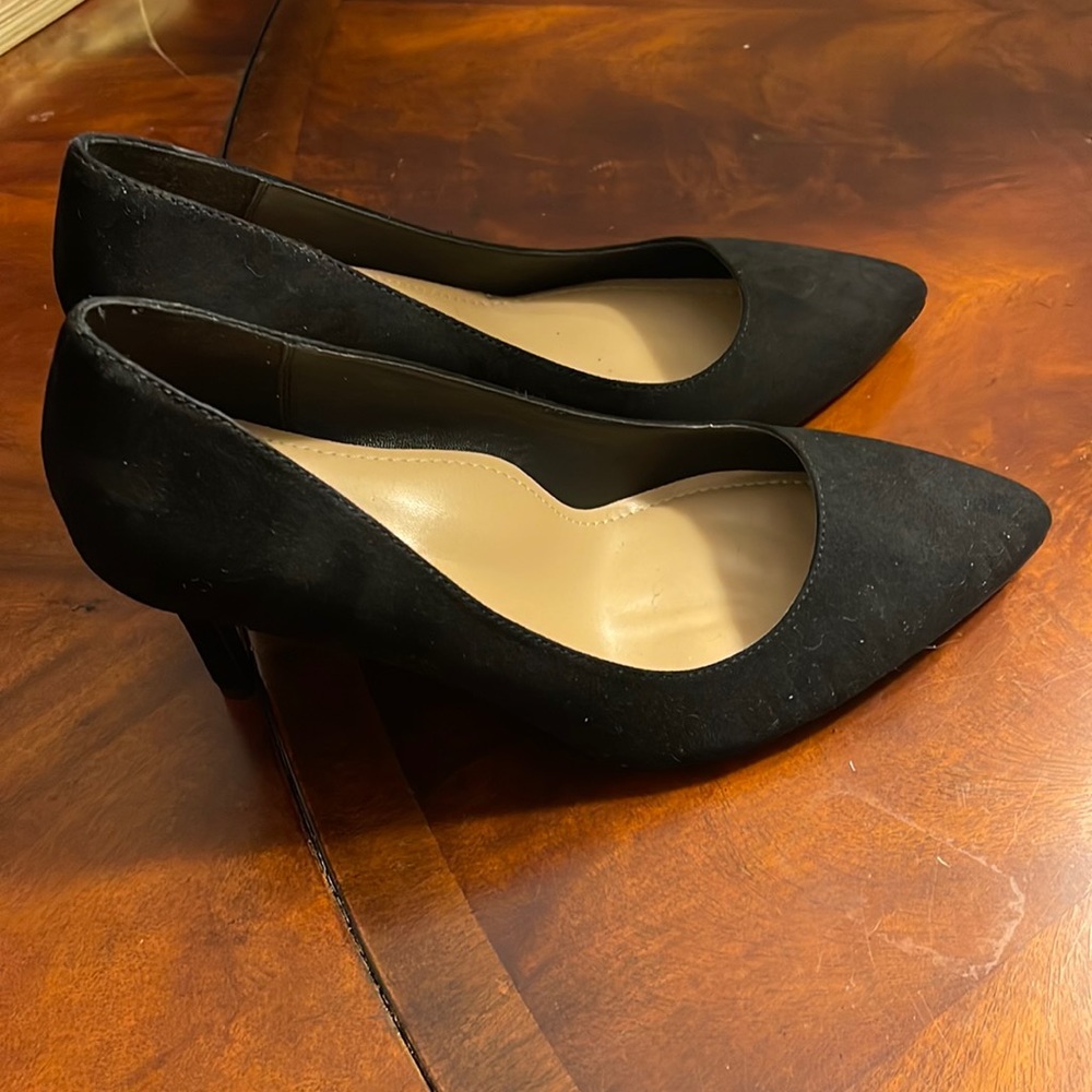 Khloy black velour pumps in size US 8.5/UK 6.5/EU 39E
